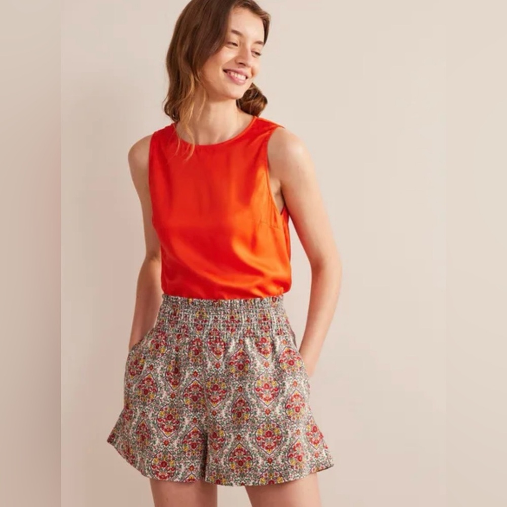 Boden | Linen Shirred Waist Shorts